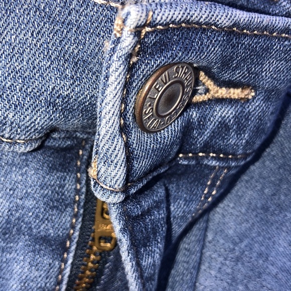 Levi’s size 30 slimming skinny jeans - Picture 9 of 10